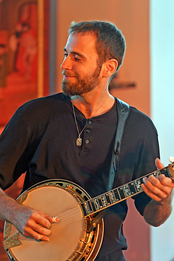 Nico Schneider sorgte für die musikalische Umrahmung beim Schmiedefest und auch zum Stadtfest im Museumskeller.